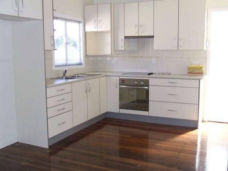 21 McLennan Street, Woody Point QLD 4019