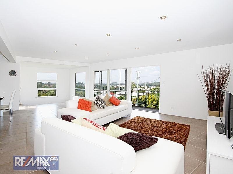 27 Redwood Street, Stafford Heights QLD 4053