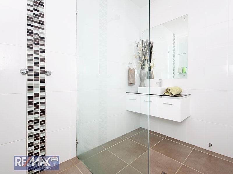 27 Redwood Street, Stafford Heights QLD 4053