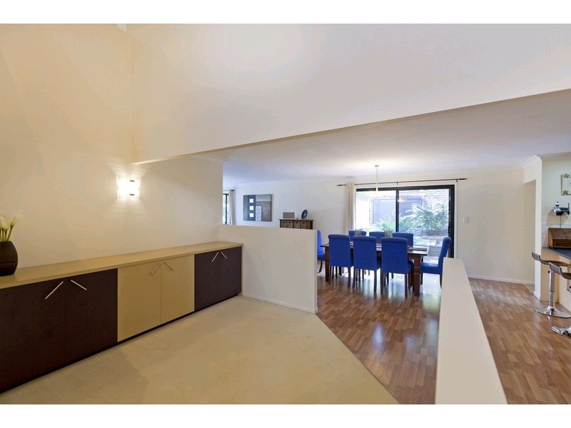 16 Kilburn Close, Carindale QLD 4152