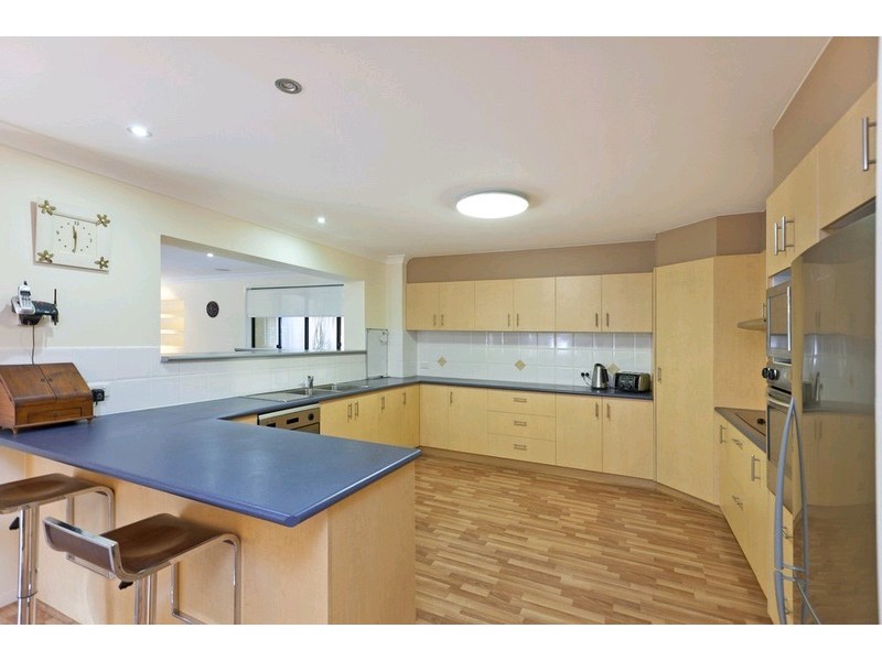 16 Kilburn Close, Carindale QLD 4152