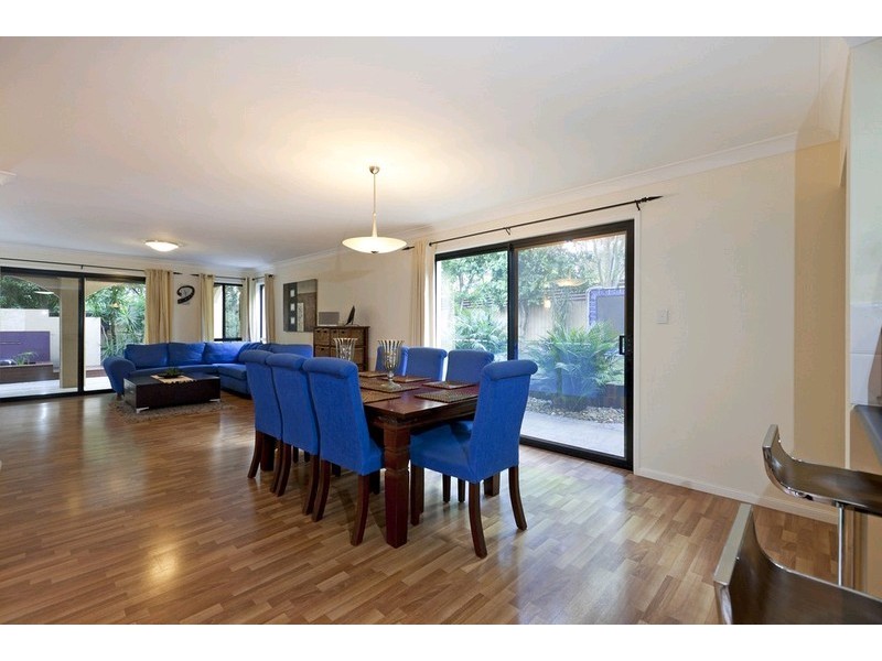 16 Kilburn Close, Carindale QLD 4152