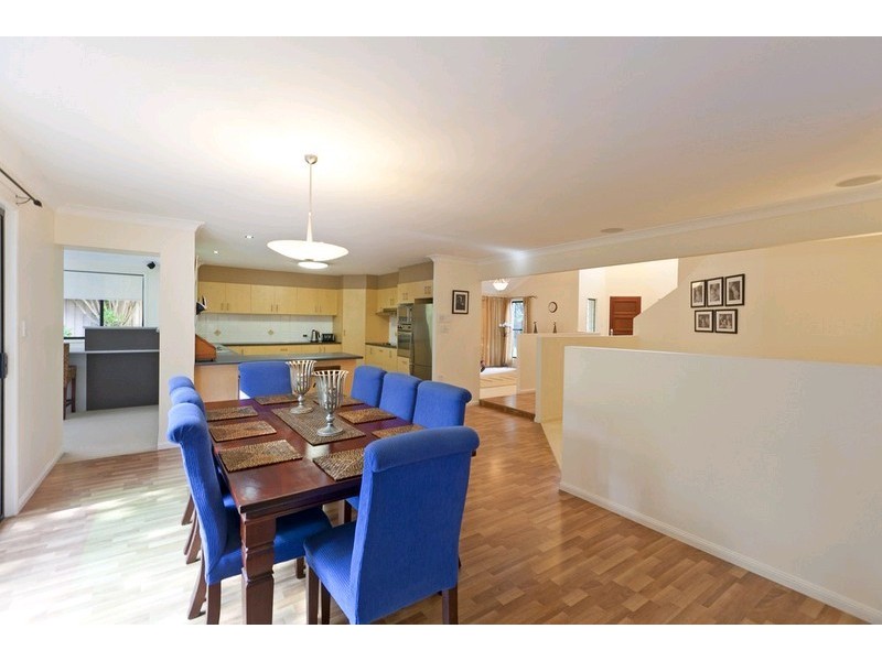 16 Kilburn Close, Carindale QLD 4152