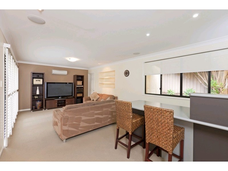 16 Kilburn Close, Carindale QLD 4152