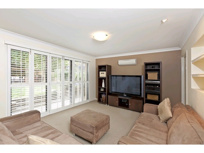 16 Kilburn Close, Carindale QLD 4152