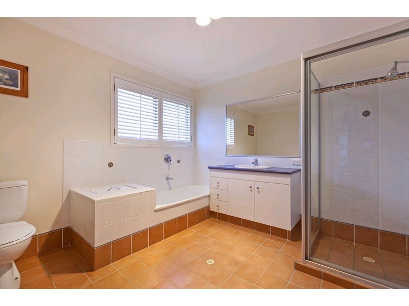 16 Kilburn Close, Carindale QLD 4152