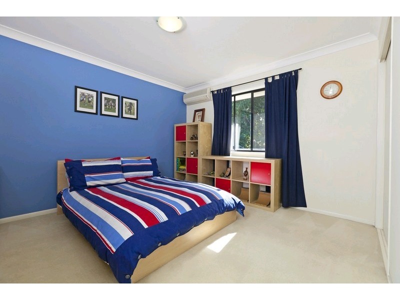 16 Kilburn Close, Carindale QLD 4152