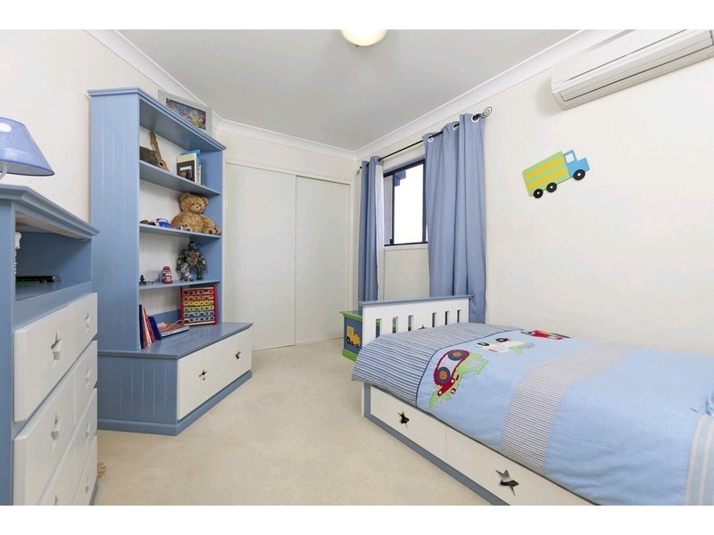 16 Kilburn Close, Carindale QLD 4152