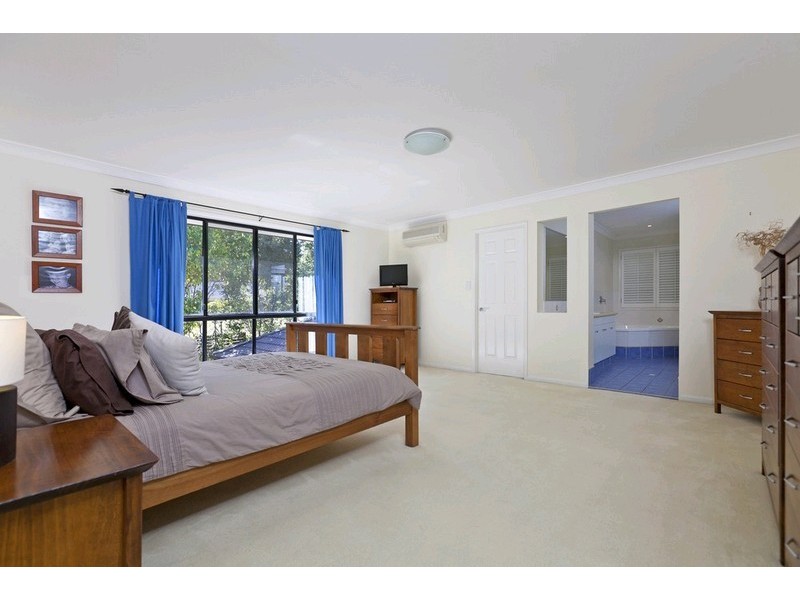 16 Kilburn Close, Carindale QLD 4152