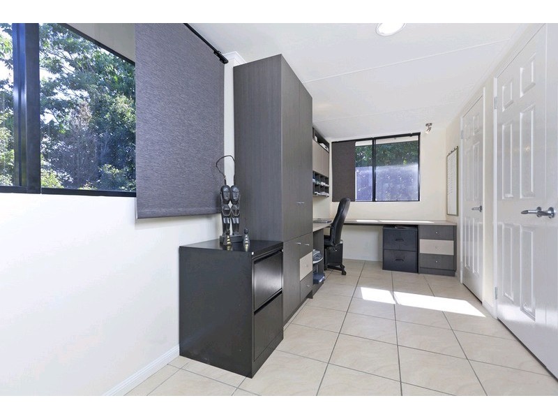 16 Kilburn Close, Carindale QLD 4152