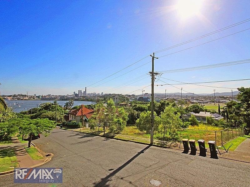 2 Dickson Terrace, Hamilton QLD 4007