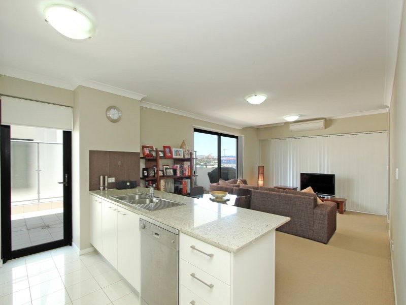 37 Playfield Street, Chermside QLD 4032