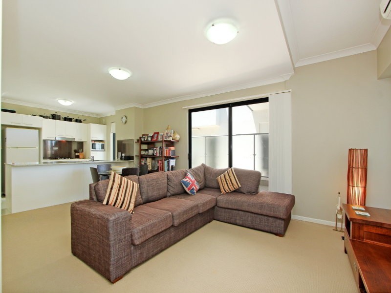 37 Playfield Street, Chermside QLD 4032