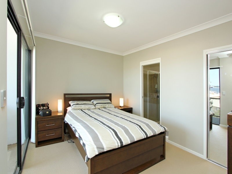 37 Playfield Street, Chermside QLD 4032