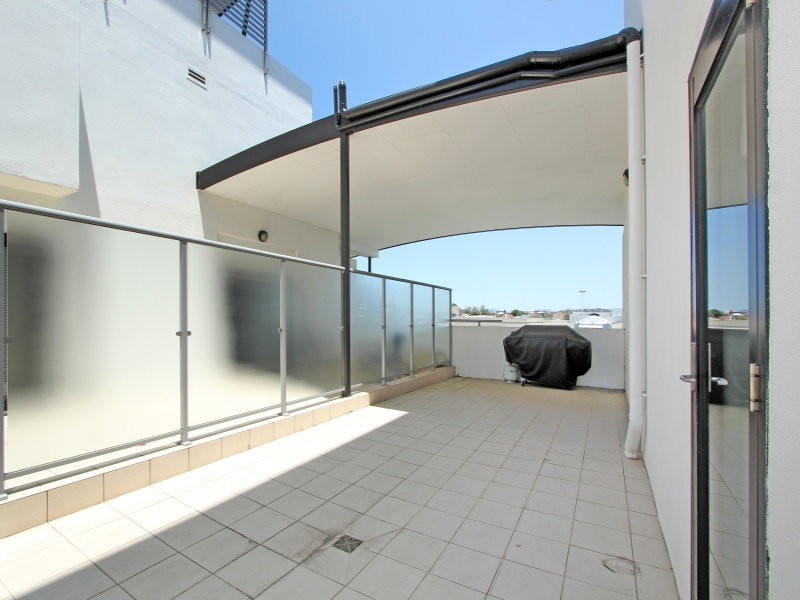 37 Playfield Street, Chermside QLD 4032