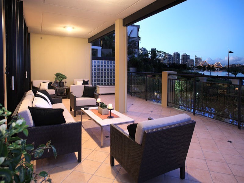 102/241 Wellington Road, East Brisbane QLD 4169