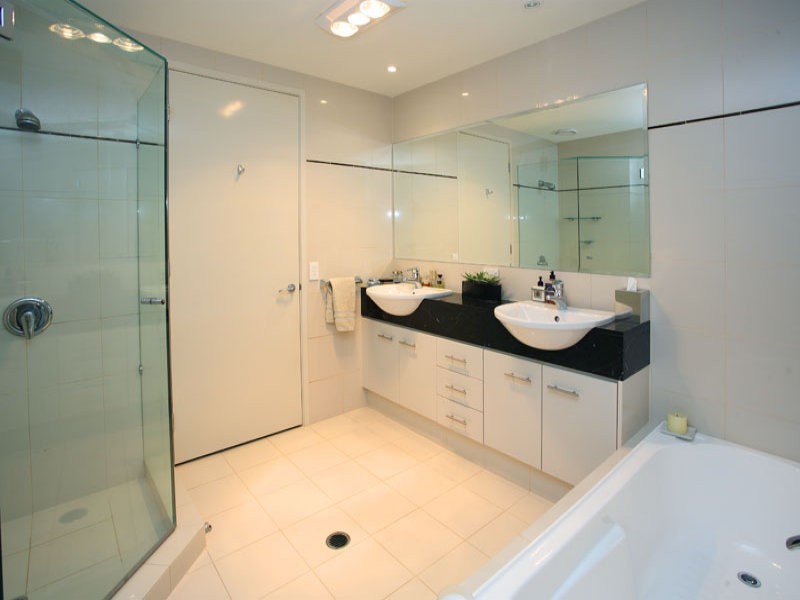 102/241 Wellington Road, East Brisbane QLD 4169