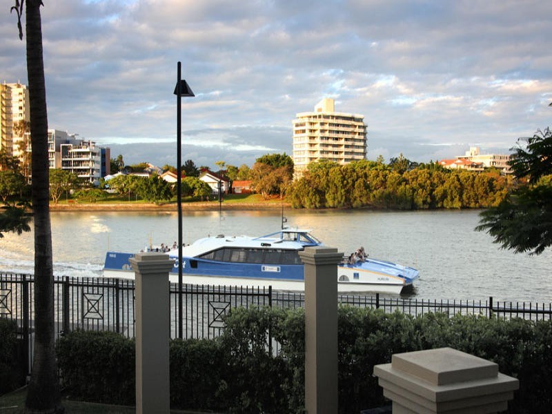 102/241 Wellington Road, East Brisbane QLD 4169