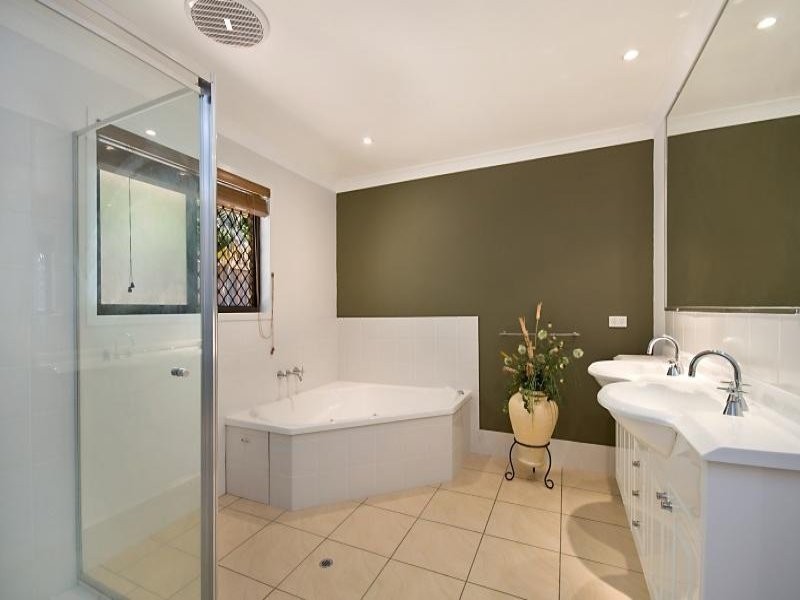 2 Lytham Street, Indooroopilly QLD 4068