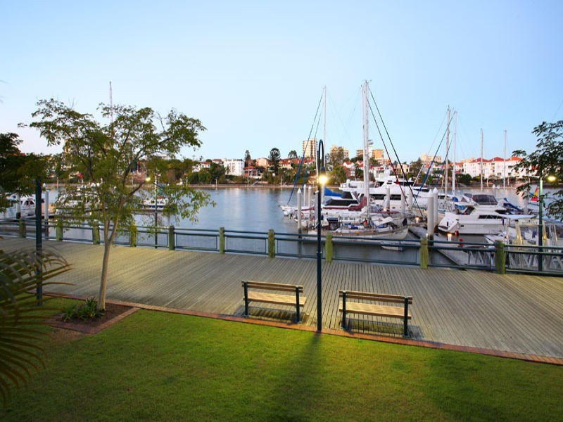 8 Goodwin Street, Kangaroo Point QLD 4169