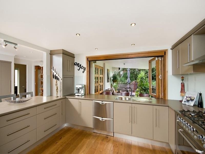 5 Rowena Street, Kenmore QLD 4069