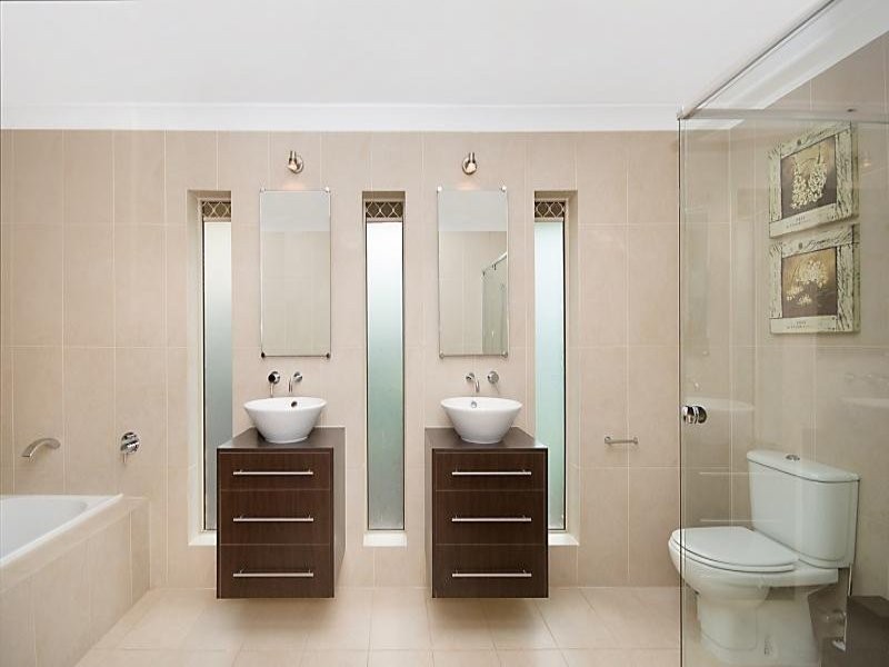 5 Rowena Street, Kenmore QLD 4069