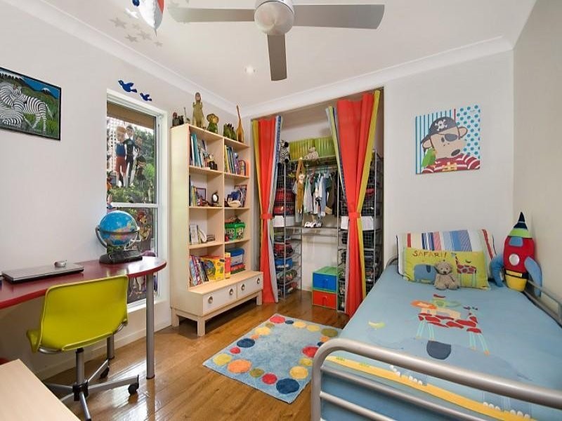 5 Rowena Street, Kenmore QLD 4069