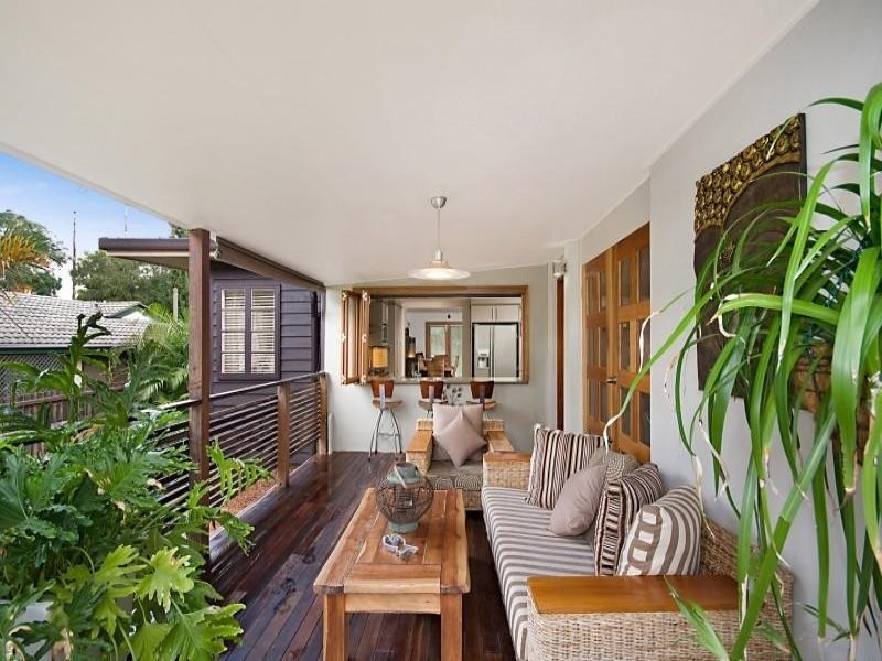 5 Rowena Street, Kenmore QLD 4069