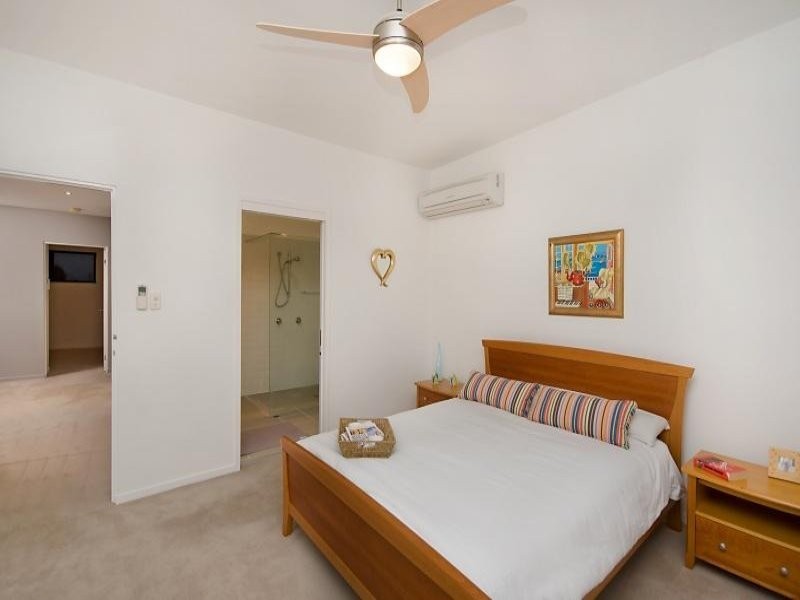 72 King Arthur Terrace, Tennyson QLD 4105