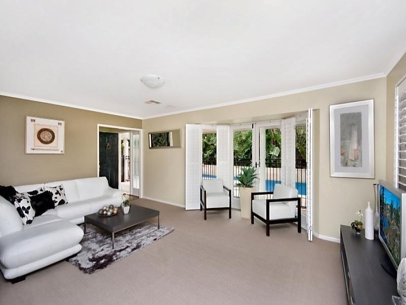 18 Crestview Street, Kenmore QLD 4069