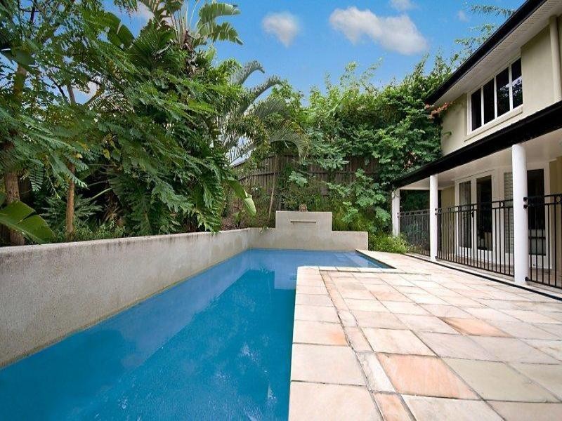 18 Crestview Street, Kenmore QLD 4069