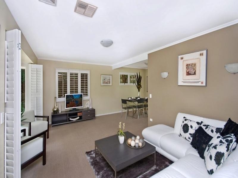 18 Crestview Street, Kenmore QLD 4069