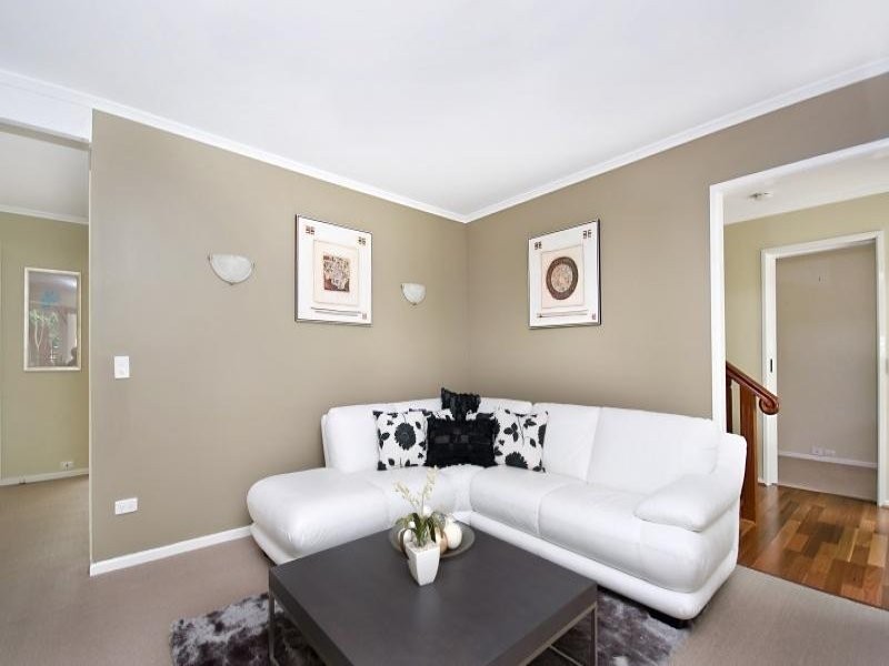 18 Crestview Street, Kenmore QLD 4069