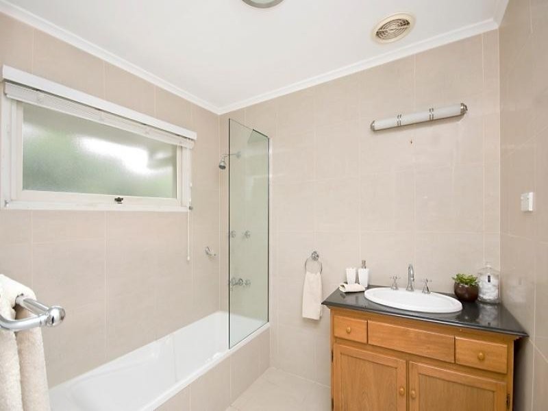 18 Crestview Street, Kenmore QLD 4069