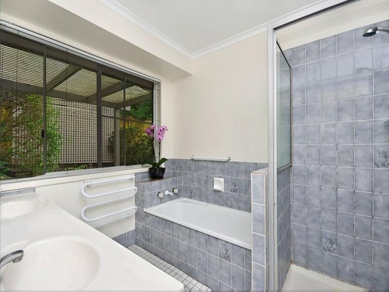 3 Greenrigg Court, Indooroopilly QLD 4068