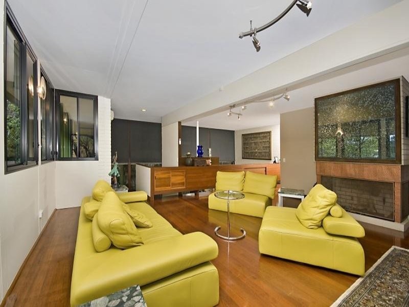 8 Chapel Hill Road, Chapel Hill QLD 4069