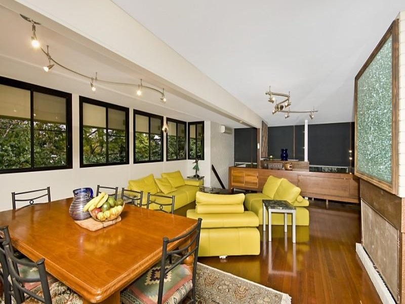 8 Chapel Hill Road, Chapel Hill QLD 4069