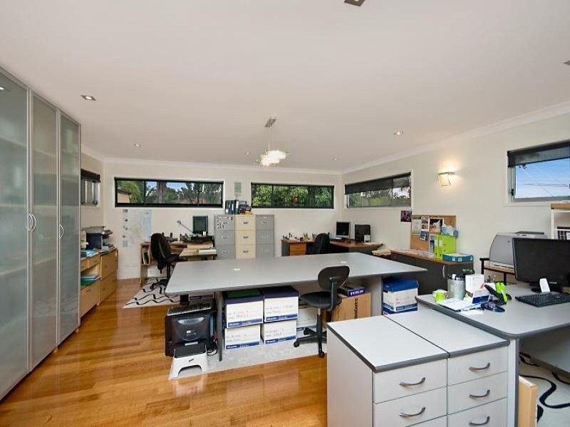 8 Chapel Hill Road, Chapel Hill QLD 4069