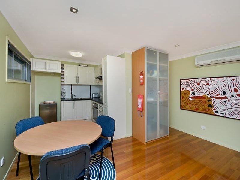 8 Chapel Hill Road, Chapel Hill QLD 4069