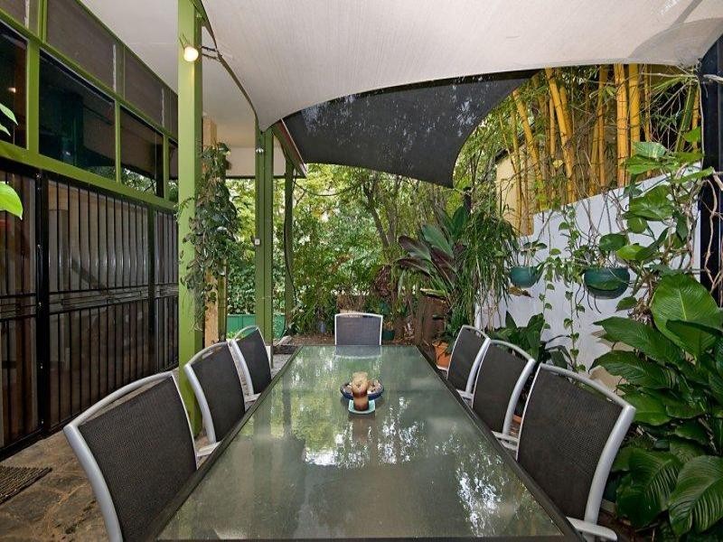 8 Chapel Hill Road, Chapel Hill QLD 4069