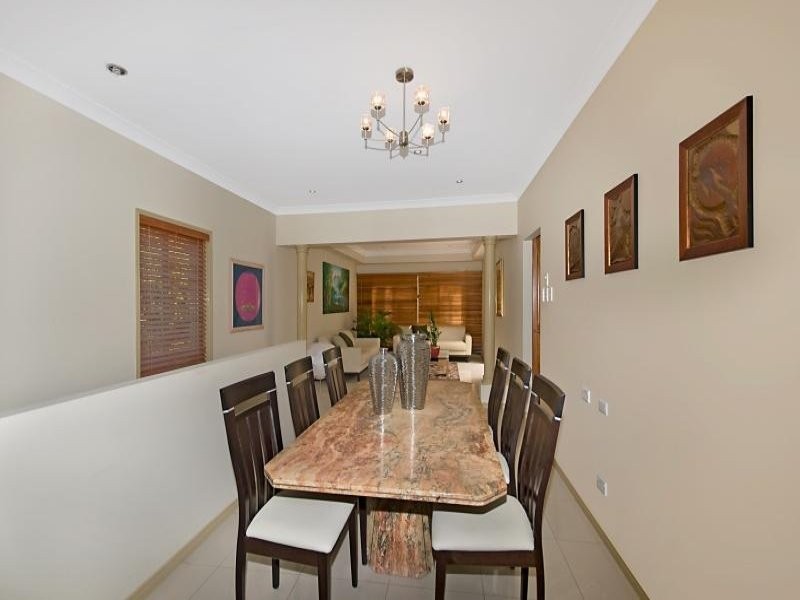 88 Sunset Road, Kenmore QLD 4069