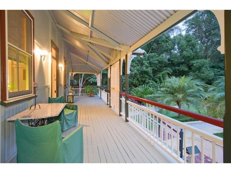 8 Birdvale Street, Taringa QLD 4068