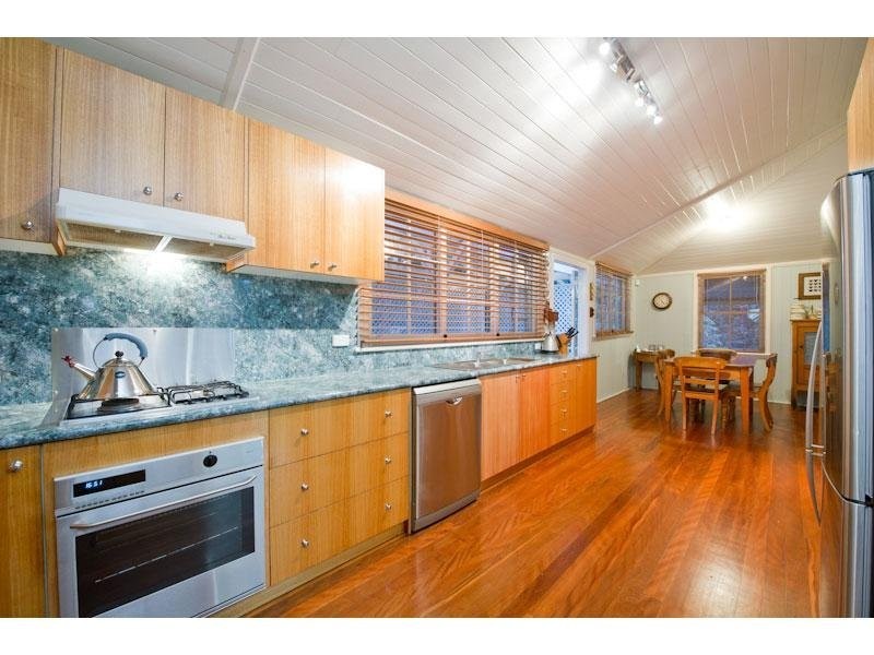 8 Birdvale Street, Taringa QLD 4068