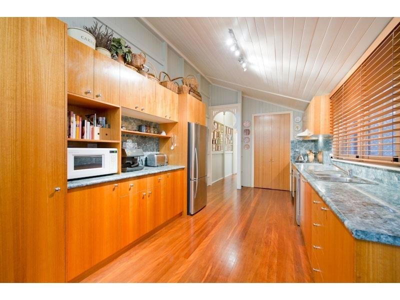 8 Birdvale Street, Taringa QLD 4068