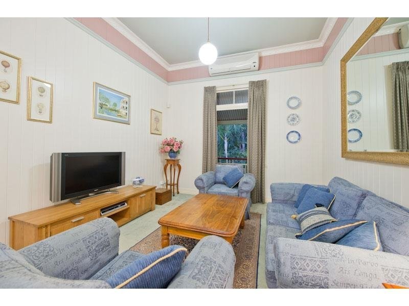 8 Birdvale Street, Taringa QLD 4068
