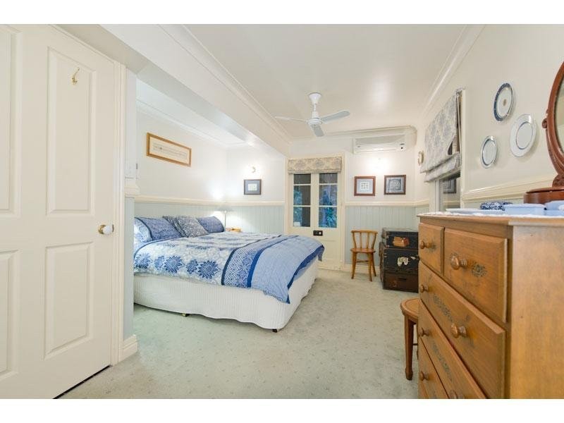 8 Birdvale Street, Taringa QLD 4068