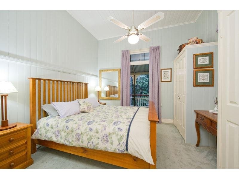 8 Birdvale Street, Taringa QLD 4068