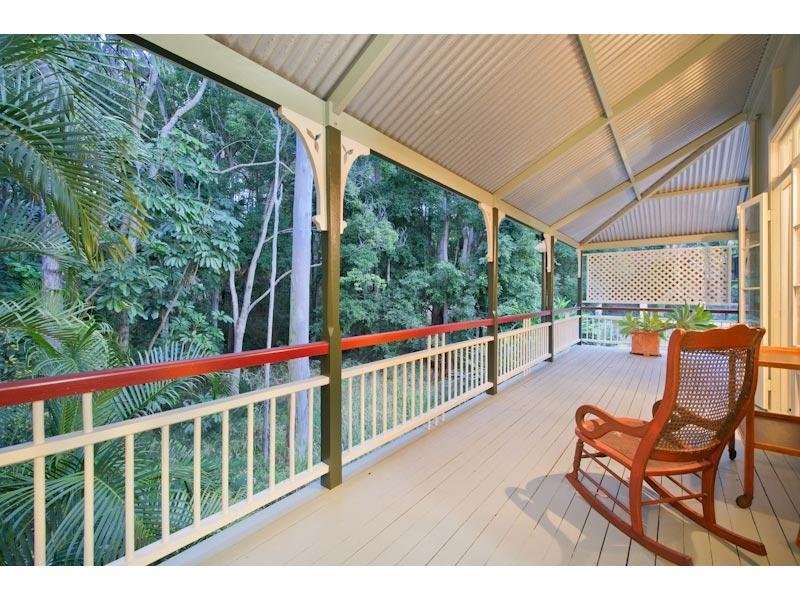 8 Birdvale Street, Taringa QLD 4068