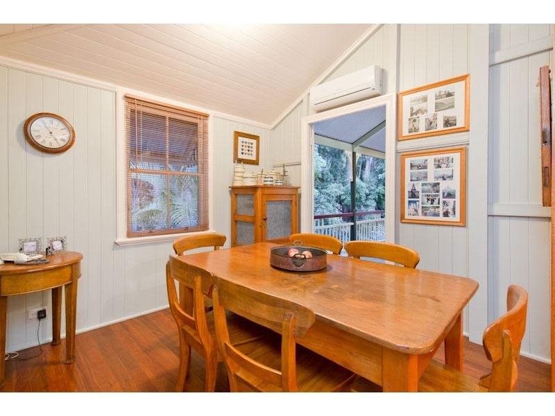8 Birdvale Street, Taringa QLD 4068