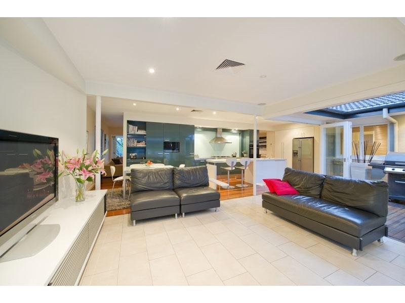 26 Nindethana Street, Indooroopilly QLD 4068